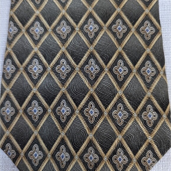 Roundtree & Yorke 100% Silk Green Gold Geometric Floral Necktie Handmade In USA - Picture 8 of 8